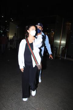 Ranbir Alia Pics: बेबीमून एंंजॉय करके वापस लौटे आलिया-रणबीर, एक्ट्रेस ने बेबी बंप किया फ्लॉन्ट