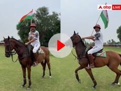 Independence Day: सपा नेता अनुराग भदौरिया का खास अंदाज, हाथ में तिरंगा लेकर की घुड़सवारी, देखें Video