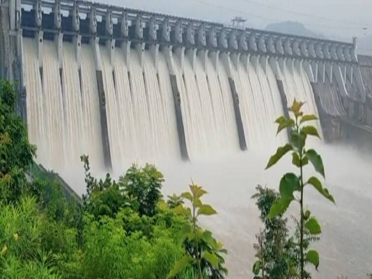 The Sardar Sarovar Narmada Dam has increased by 20 cm in the last 24 hours Gujarat Rain: છેલ્લા 24 કલાકમાં સરદાર સરોવર નર્મદા ડેમની સપાટીમાં થયો 20 સેમીનો વધારો, જાણો મહત્તમ સપાટીથી કેટલું દૂર છે પાણી