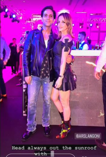 Sussanne Khan With Beau Arslan Goni: बॉयफ्रेंड अर्सलान गोनी और भाई जायद के साथ पार्टी करती दिखीं सुजैन खान, सामने आईं तस्वीरें