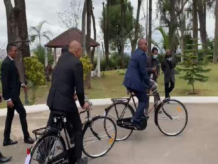 India donates 15000 bicycles to Madagascar on its 76th Independence Day Independence Day 2022: இலவச சைக்கிள்கள் வழங்கிய இந்தியா... சவாரி செய்த மடகாஸ்கர் பிரதமர்!