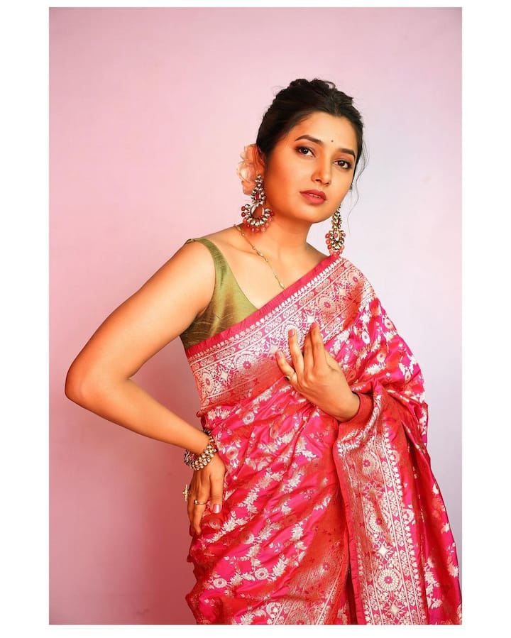 मराठी नाटकं, मालिका, चित्रपट आणि आता वेब सीरिज या चारही माध्यमातून प्राजक्ता प्रेक्षकांचे भरपूर मनोरंजन करत असते.