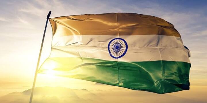 Independence Day: কুতুব মিনার থেকে রাষ্ট্রপতি ভবন। সংসদ ভবন থেকে নর্থ ব্লক-- আলোয় ভাসছে রাজধানী দিল্লি। আলোর মালায় সেজেছে কলকাতাও। দেশজুড়ে পালিত হচ্ছে, ‘আজাদি কা অমৃত মহোৎসব’।
