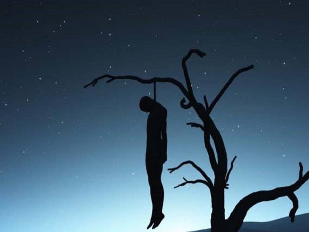 Video Call Suicide: భార్యకు భర్త వీడియో కాల్, వెంటనే దూలానికి ఉరి! కారణం తెలిసి పోలీసులు షాక్ Hyderabad man suicides in video call after not attending relatives function Video Call Suicide: భార్యకు భర్త వీడియో కాల్, వెంటనే దూలానికి ఉరి! కారణం తెలిసి పోలీసులు షాక్