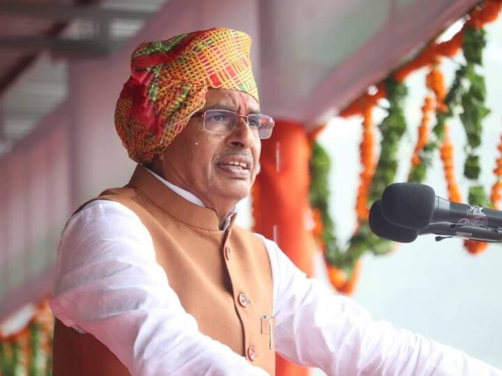 Bhopal Madhya Pradesh Azadi Ka Amrit Mahotsav On Independence Day CM Shivraj Singh Chouhan hoisted flag ANN Independence Day 2022: तिरंगा फहराने के बाद एमपी CM शिवराज का बड़ा ऐलान, 1 साल के अंदर होंगी एक लाख सरकारी भर्तियां