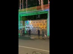 Independence Day 2022: అంబానీ ఇంటిని చూశారా, మూడు రంగులతో ఎలా మెరిసిపోతోందో!