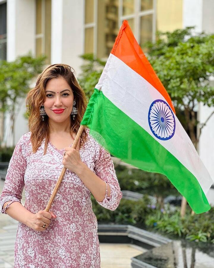 હાથમાં તિરંગા સાથે મુનમુન દત્તાએ તસવીર શેર કરી છે