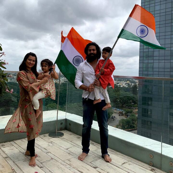 ఫ్యామిలీతో యష్