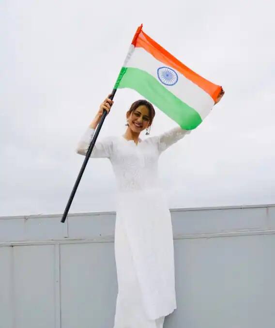 स्वतंत्रता दिवस की 75वीं वर्षगांठ पर इस तरह मनाया बॉलीवुड सितारों ने, देखें फोटो