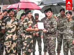 Attari Wagah Border: வாகா எல்லையில் மாஸ் காட்டிய இந்தியா- பாக் வீரர்கள்