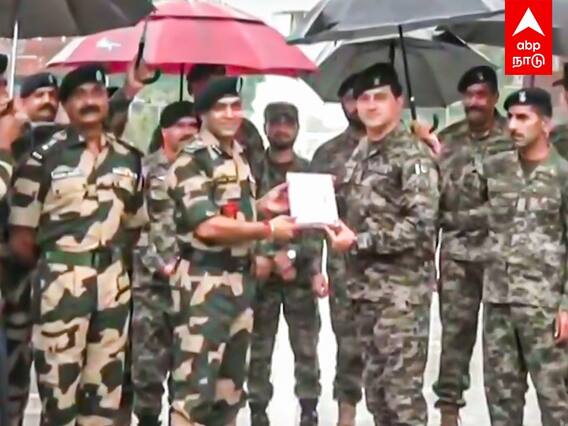 Attari Wagah Border: வாகா எல்லையில் மாஸ் காட்டிய இந்தியா- பாக் வீரர்கள்