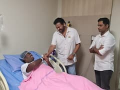 Chiranjeevi Meets His Fan: క్యాన్సర్ తో పోరాడుతున్న అభిమానిని కలిసిన మెగాస్టార్ చిరంజీవి