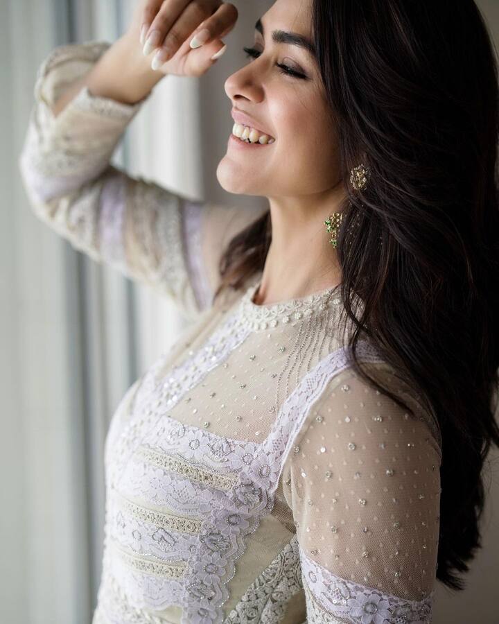 இடுப்பு வேட்டி அவுருதடி நீ சிரிச்சா தன்னால