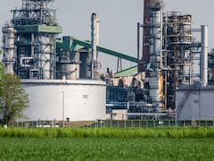 Global Oil Prices To Fall To $70 Per Barrel By End Of 2024, Says Moody's Analytics Report