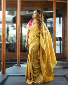 वेस्टर्न ड्रेस छोड़ Tina Datta ने पहना ट्रेडिशनल आउटफिट, खूबसूरती देख फैंस के उड़े होश