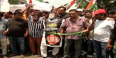 Khela Hobe Divas: গায়ের উপর লেখা আমি চোর, দড়ি পড়ল কোমরে, খেলা হবে দিবসে প্রতীকী মিছিল তৃণমূলের