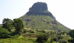 Nashik News : मित्राला वाचवायला गेला, पण दोघेही बुडाले! नाशिकच्या अंकाई किल्ल्यावरील घटना