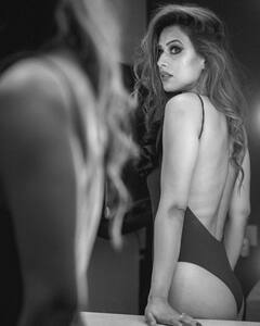 Nia Sharma Pics: ब्लैक मोनोकनी में निया शर्मा के कातिलाना फिगर से हटा नहीं पाएंगे नजर, तस्वीरें मचा रही हैं तहलका