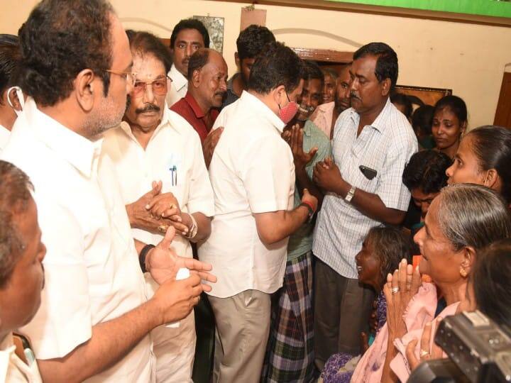 The police arrested 3 women in the matter of throwing a colony on the minister's ptr car TNN அமைச்சர் பிடிஆர் கார் மீது காலணி வீசிய விவகாரம்:  3 பெண்களிடம் போலீஸ் விசாரணை