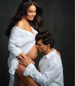 Karan Bipasha Pregnancy: ਬੇਹੱਦ ਰੋਮਾਂਟਿਕ ਅੰਦਾਜ਼ 'ਚ ਕਰਨ ਬਿਪਾਸ਼ਾ ਨੇ ਦਿੱਤੀ ਗੁੱਡ ਨਿਊਜ਼, ਅਦਾਕਾਰਾ ਨੇ ਲਿਖਿਆ, 'ਜਲਦ ਹੀ ਅਸੀਂ ਦੋ ਤੋਂ ਤਿੰਨ ਹਣ ਵਾਲੇ ਹਾਂ