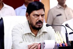 Ramdas Athawale : खरी शिवसेना शिंदेंची, बरी शिवसेना उद्धव ठाकरेंची, धनुष्य बाण कोणाला? आठवलेंनी स्पष्ट सांगितले....