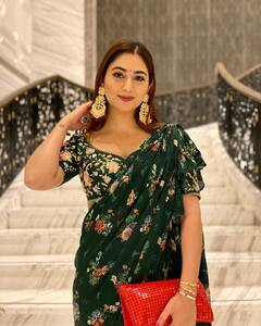 साड़ी में Disha Parmar की खूबसूरती देख दिल हार बैठे पति Rahul Vaidya, बोले- फिर से प्यार हो गया...