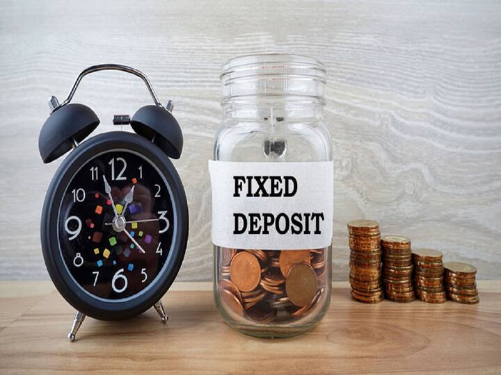 Fixed Deposit Rates: रिझर्व्ह बँकेने रेपो दरात वाढ केल्यानंतर बँकांनी मुदत ठेवीवरील व्याज दरात वाढ केली आहे.