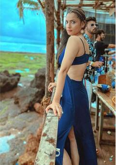 Ankita Lokhande Pics: બેકલેસ ડીપ નેક ગાઉનમાં અંકિતા લોખંડેનો સ્ટનિંગ લૂક, પતિ સાથે આપ્યા પોઝ...