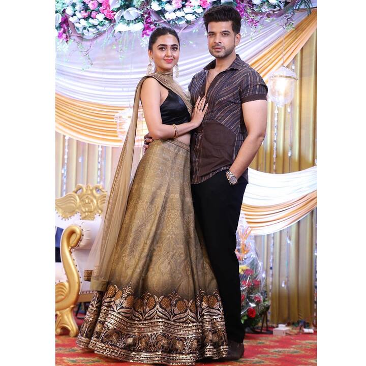 Tejasswi Prakash and Karan Kundra Photos : अभिनेत्री तेजस्वी प्रकाश वायंगणकर टीव्ही शो ‘बिग बॉस 15’चे विजेतेपद पटकावून प्रचंड चर्चेत आली.