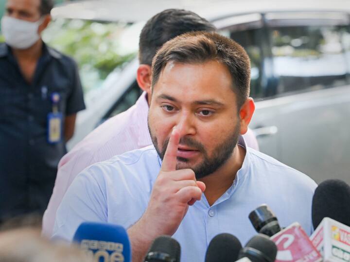 Tejashwi Yadav said BJP has three jamai CBI ED and IT Bihar Floor Test: तेजस्वी यादव बोले- 'BJP की तीन जमाई, इनकम टैक्स, ED और CBI', पार्टी ने जताया विरोध