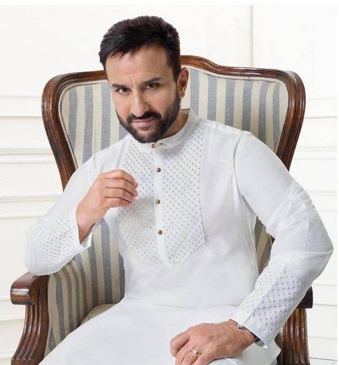 ਇੱਕ ਵਾਰ ਕਰਨ ਜੌਹਰ ਦੇ ਸ਼ੋਅ 'ਤੇ ਸਾਰਾ ਅਲੀ ਖਾਨ ਦੇ ਨਾਲ ਆਏ ਸੈਫ ਅਲੀ ਖਾਨ ਨੇ ਦੱਸਿਆ ਸੀ ਕਿ ਕਰੀਨਾ ਕਪੂਰ ਨਾਲ ਵਿਆਹ ਦੇ ਦਿਨ ਹੀ ਉਨ੍ਹਾਂ ਨੇ ਆਪਣੀ ਪਹਿਲੀ ਪਤਨੀ ਅੰਮ੍ਰਿਤਾ ਨੂੰ ਚਿੱਠੀ ਲਿਖੀ ਸੀ। ਸੈਫ ਨੇ ਦੱਸਿਆ ਕਿ ਇਸ ਚਿੱਠੀ 'ਚ ਉਨ੍ਹਾਂ ਨੇ ਇੱਕ-ਦੂਜੇ ਨੂੰ ਅੱਗੇ ਵਧਣ ਲਈ ਕਿਹਾ ਅਤੇ ਆਉਣ ਵਾਲੀ ਜ਼ਿੰਦਗੀ ਲਈ ਸ਼ੁੱਭਕਾਮਨਾਵਾਂ ਮੰਗੀਆਂ।