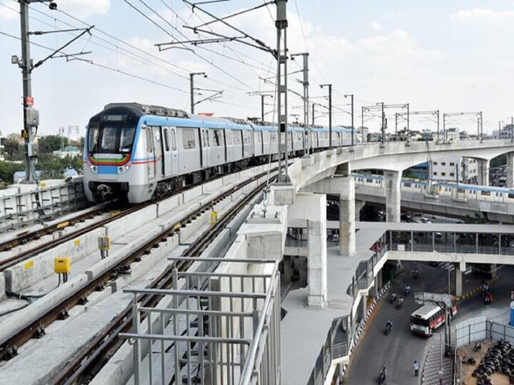 Hyderabad Metro trains stops for one minute due to mass singing of National Anthem Hyderabad Metro: నేడు ఈ టైంలో నిలిచిపోనున్న మెట్రో రైళ్లు, ఎక్కడివక్కడే - ఆ తర్వాతే మళ్లీ స్టార్ట్