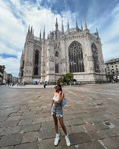 Anushka Sen : इटलीमध्ये सुट्ट्यांचा आनंद घेतेय अनुष्का सेन, सोशल मीडियावर शेअर केले फोटो