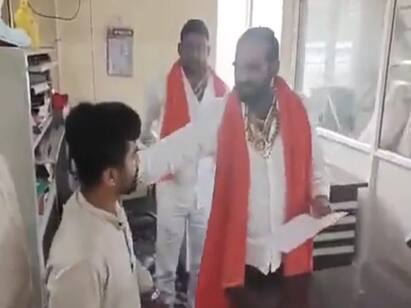 maharastra Shiv Sena MLA Slaps Catering Manager Over Food watch video Watch Video : சமையல் அதிகாரிக்கு பளார் விட்ட சிவசேனா எம்.எல்.ஏ..! நடந்தது என்ன..? வைரல் வீடியோ உள்ளே..!