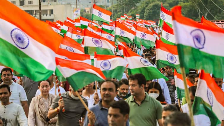 Independence Day 2022 Over 5 Crore Selfies With Indian Flag Uploaded By People on Har Ghar Tiranga Website Independence Day 2022: বিকেল ৪টেতেই ৫ কোটি সেলফি 'হর ঘর তেরঙ্গা'-র সাইটে, রেকর্ড সাফল্যের দাবি কেন্দ্রের