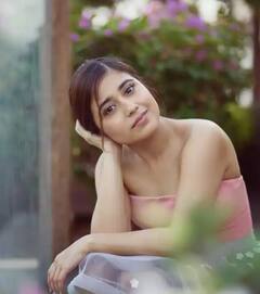 Mirzapur Golu Gupta: ਰੀਅਲ ਲਾਈਫ 'ਚ ਬੇਹੱਦ ਹੀ ਗਲੈਰਮਸ ਹੈ 'ਮਿਰਜ਼ਾਪੁਰ' ਦੀ 'ਗੋਲੂ ਗੁਪਤਾ', ਦਿਲਕਸ਼ ਅਦਾਵਾਂ ਨਾਲ ਢਹਾਉਂਦੀ ਹੈ ਕਹਿਰ