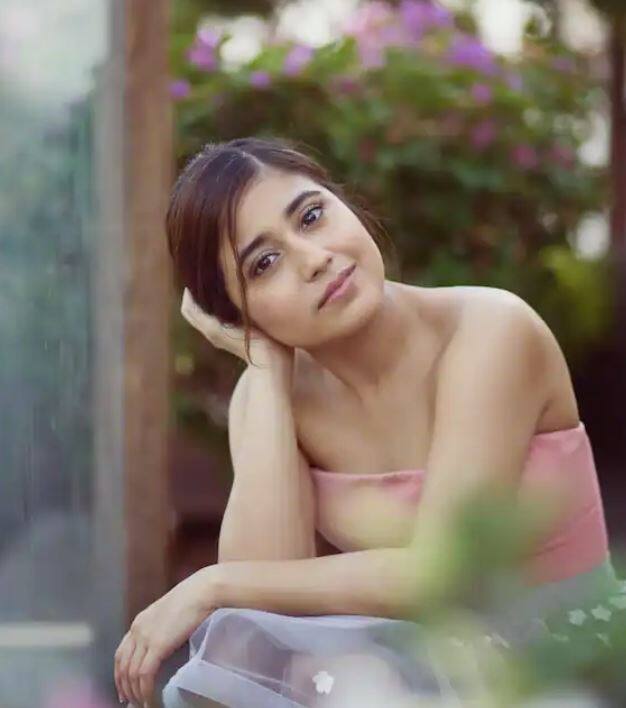 Miirzapur Golu Gupta Photos: ਅਮੇਜ਼ਨ ਪ੍ਰਾਈਮ ਵੀਡੀਓ ਦੀ ਵੈੱਬ ਸੀਰੀਜ਼ 'ਮਿਰਜ਼ਾਪੁਰ' 'ਚ ਗੋਲੂ ਗੁਪਤਾ ਦੇ ਕਿਰਦਾਰ ਨੂੰ ਵੀ ਲੋਕਾਂ ਨੇ ਕਾਫੀ ਪਸੰਦ ਕੀਤਾ ਸੀ।