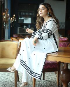 Tina Datta Pics: सूट पहनकर टीना दत्ता ने ढाया कहर, क्यूट स्माइल पर फिदा हो गए लोग