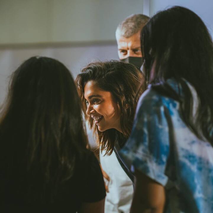 दीपिका के लिए सेट लाइफ का मतलब है. सेट पर काम यानि बिजनेस. ऐसा हम नहीं कह रहे ऐसा दीपिका का खुद का कहना है.