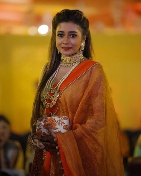 ટીના દત્તા પરંપરાગત પોશાકમાં અપ્સરાની જેમ સુંદર લાગી રહી છે.