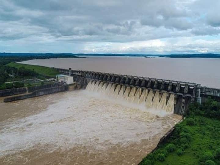 Madhya Pradesh: 13 gates of Bargi Dam were opened to control the water level Ann Jabalpur Rain: जल स्तर को कंट्रोल करने के लिए बरगी बांध के 13 फाटक खोले गए, नर्मदा के घाटों पर आया सैलाब