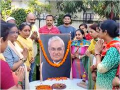 Kotdwar News: उत्तराखंड की स्पीकर ऋतु खंडूरी ने पूर्व पीएम वाजपेयी को दी श्रद्धांजलि, कुछ इस तरह किया याद