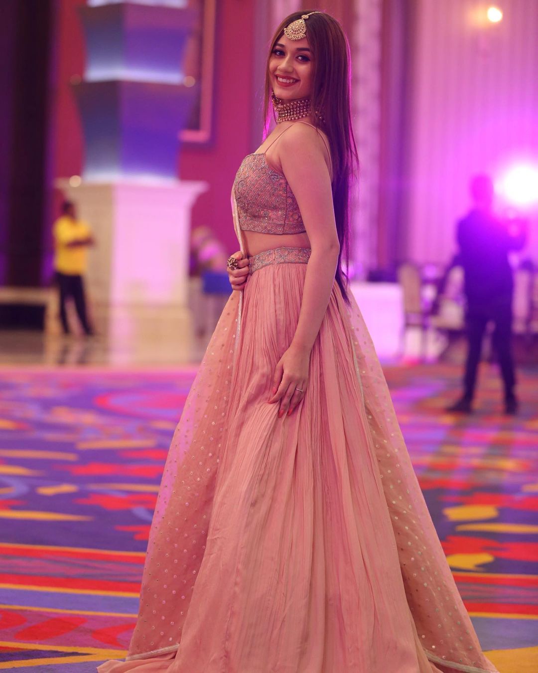 Jannat Zubair Rahmani | Bollywood dress, Fashion blogger poses, Stylish  girl images