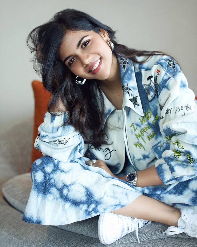 కళ్యాణి ప్రియదర్శన్ లుక్ కి అభిమానులు ఫిదా అయిపోయారు. (Photo Courtesy: Kalyani Priyadarshan Instagram)