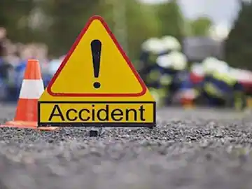 3 Dead in hit and run incident near Shankheshwar Hit And Run: ચોટીલા પગપાળા દર્શને જતા પદયાત્રીઓને નડ્યો અકસ્માત, 3ના મોત, 4 ઘાયલ