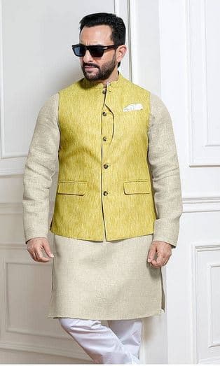 ਸੈਫ ਅਲੀ ਖਾਨ ਅਤੇ ਕਰੀਨਾ ਕਪੂਰ ਦੀ ਪਹਿਲੀ ਮੁਲਾਕਾਤ 2008 'ਚ ਨਿਰਦੇਸ਼ਕ ਵਿਜੇ ਕ੍ਰਿਸ਼ਨ ਆਚਾਰੀਆ ਦੀ ਫਿਲਮ 'ਟਸ਼ਨ' ਦੀ ਸ਼ੂਟਿੰਗ ਦੌਰਾਨ ਹੋਈ ਸੀ। ਫਿਲਮ ਬਾਕਸ ਆਫਿਸ 'ਤੇ ਕੁਝ ਖਾਸ ਕਮਾਲ ਨਹੀਂ ਕਰ ਸਕੀ ਪਰ ਕਰੀਨਾ ਅਤੇ ਸੈਫ ਦੀ ਜੋੜੀ ਜ਼ਰੂਰ ਬਣ ਗਈ।