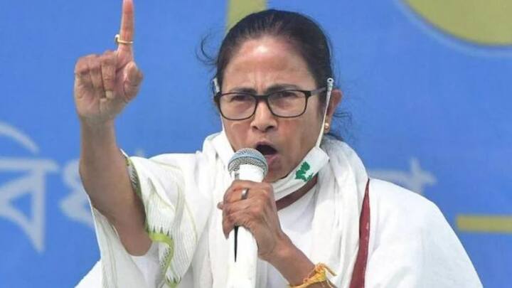 ২০২১-এর বিধানসভা নির্বাচনের আগে 'খেলা হবে' স্লোগান তোলে তৃণমূল। তার পর ১৬ অগাস্ট দিনটি প্রতিবছর 'খেলা হবে দিবস' হিসেবে পালনের সিদ্ধান্ত নেয় তারা।