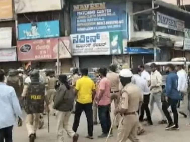 Savarkar banner Torn in Karnataka after independence day clashes Savarkar banner: சாவர்க்கர் பேனர் கிழிப்பு... கர்நாடகாவில் இன்றும் தொடரும் பதற்றம்