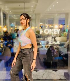 Losliya: அழகே அழகே என் அழகே...நடிகை லாஸ்லியாவின் லேட்டஸ்ட் போட்டோஸ் !