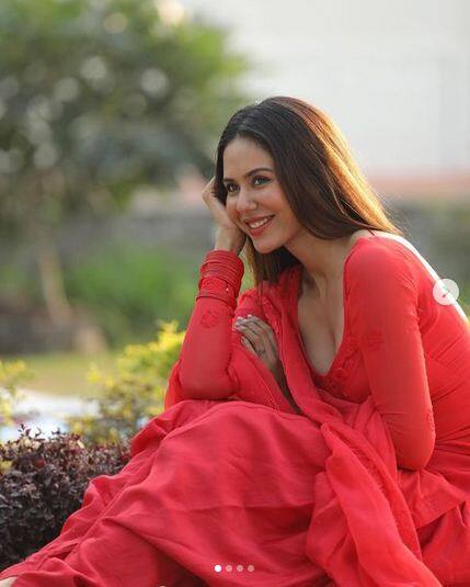 Sonam Bajwa Birthday: ਪੰਜਾਬੀ ਸਿਨੇਮਾ ਦੀ ਮਸ਼ਹੂਰ ਅਦਾਕਾਰਾ ਸੋਨਮ ਬਾਜਵਾ ਅੱਜ ਆਪਣਾ ਜਨਮਦਿਨ ਮਨਾ ਰਹੀ ਹੈ। ਅਦਾਕਾਰਾ ਨੇ 2013 'ਚ ਆਪਣੀ ਅਦਾਕਾਰੀ ਦੀ ਸ਼ੁਰੂਆਤ ਕੀਤੀ ਸੀ,  ਜਿਸ ਤੋਂ ਬਾਅਦ ਉਹ ਲਗਾਤਾਰ ਪੰਜਾਬੀ ਫਿਲਮਾਂ 'ਚ ਕੰਮ ਕਰ ਰਹੀ ਹੈ